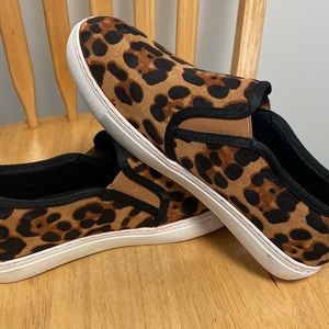 NWOT Dema 8 faux suede leopard slide sneaker shoe